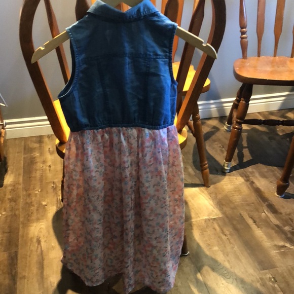 Beautiful dress - Picture 2 of 3